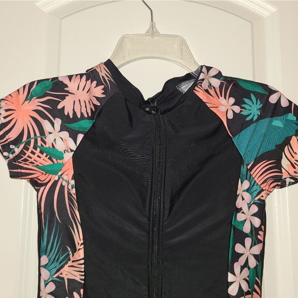 Tropical Print Women’s Rashguard Swimsuit - Picture 5 of 10